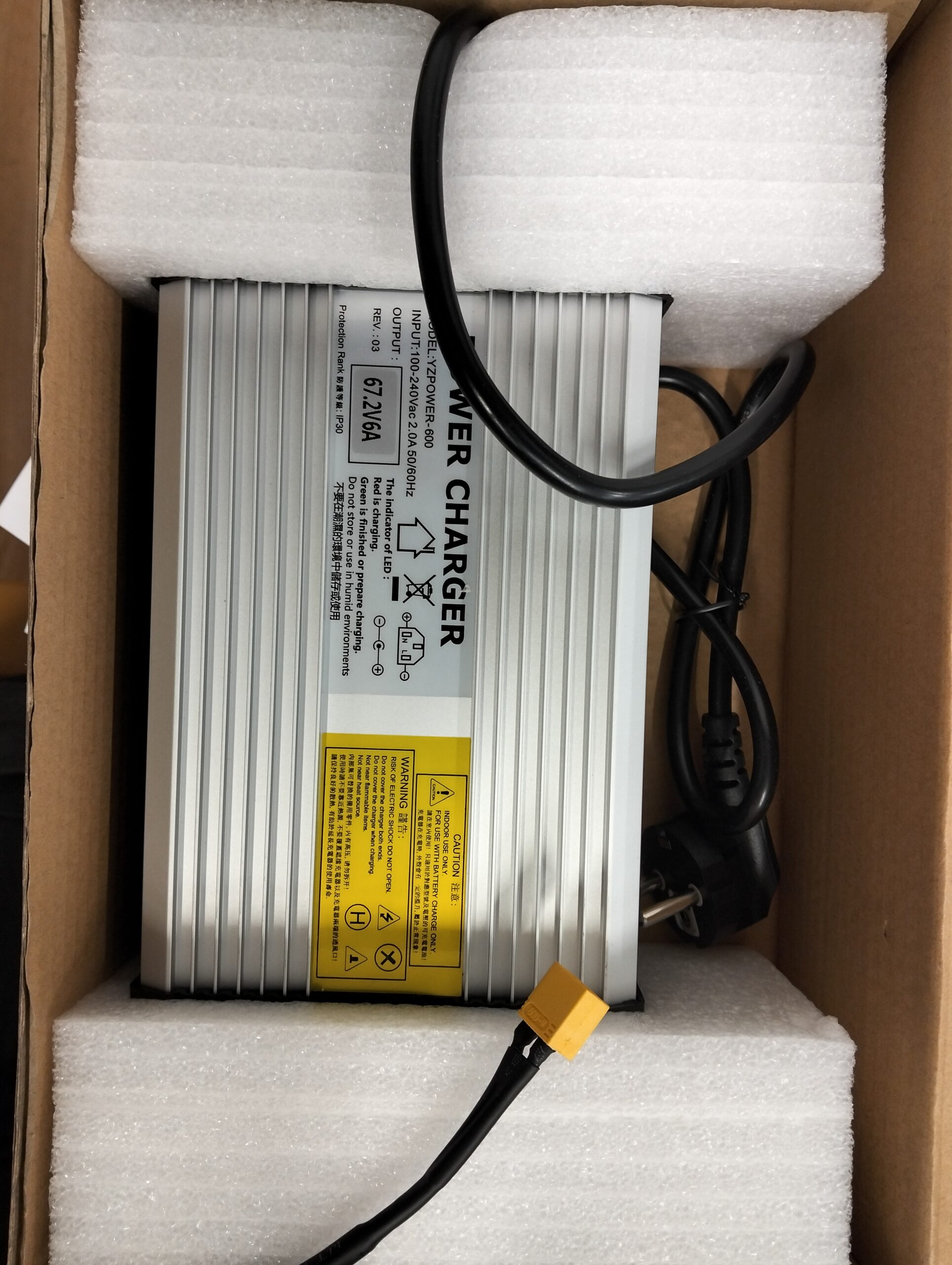 60v (67.2v) 6a Li-ion akkulaturi XT-60 liittimellä