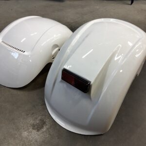 Kruiser: valkoinen lokasuojapari heijastimella